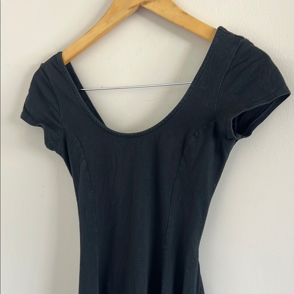 Elegant Black Dress - Picture 3 of 6